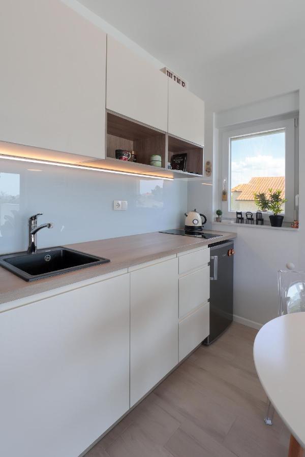 Apartment Alan 2 Vrsi Luaran gambar