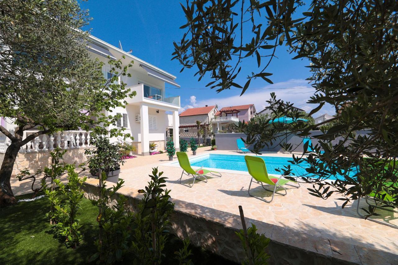 Apartment Alan 2 Vrsi Luaran gambar