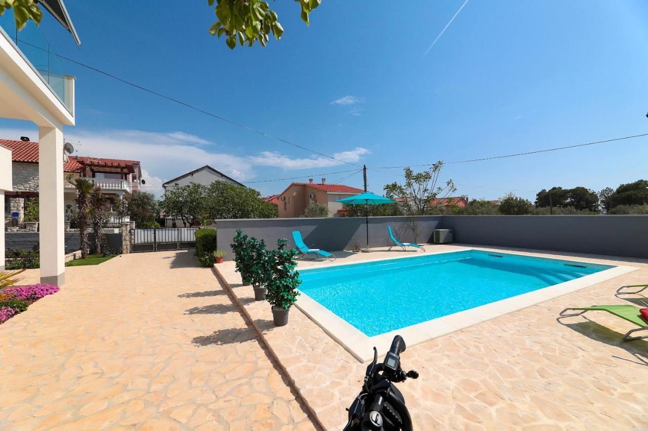Apartment Alan 2 Vrsi Luaran gambar
